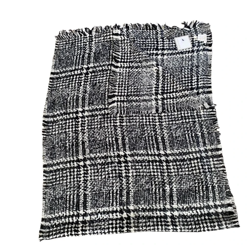Shiraleah Chicago Barrett Scarf Black White Houndstooth Oversized Blanket Fringe